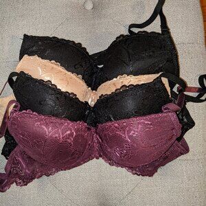Cleaning sale:NWOT 34B light pad lace bras Parisian Intimate